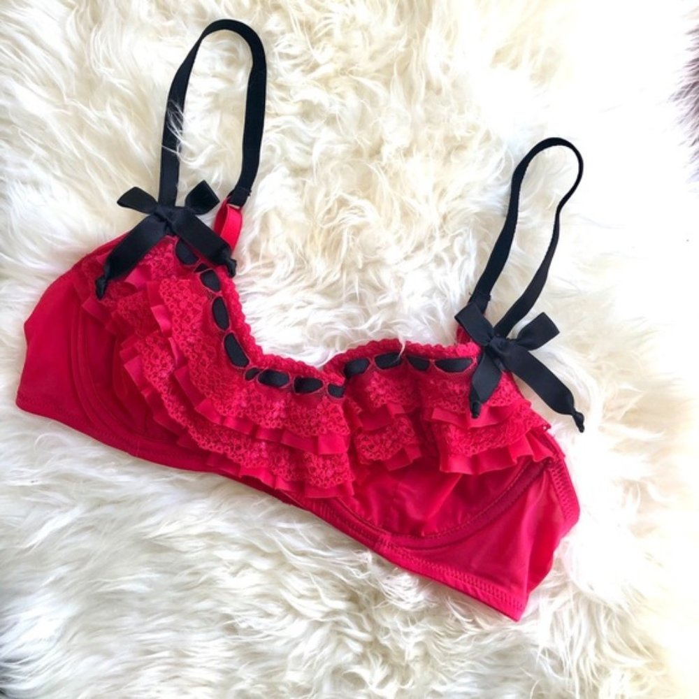 Victoria’s Secret black and red soft lace ruffle ribbon bow demi bra size 32 B